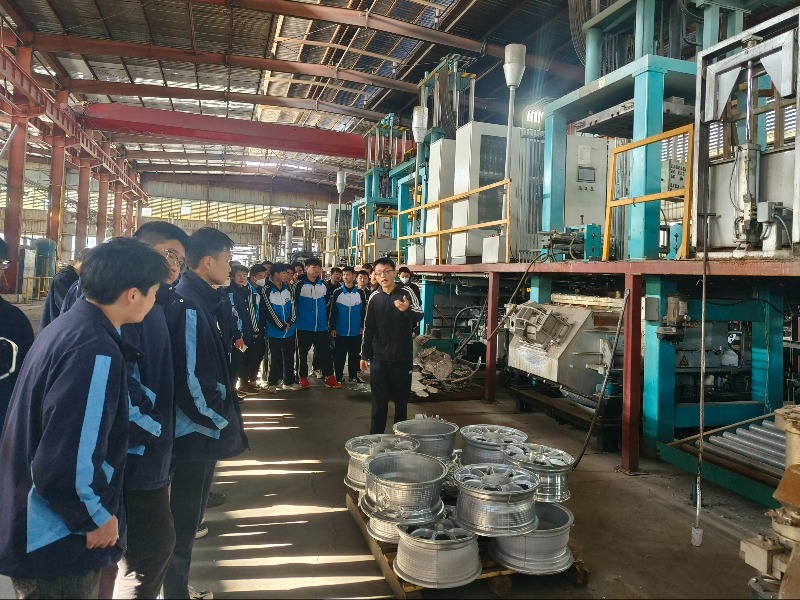 广元职高现代制造专业部开展学生认知实习活动