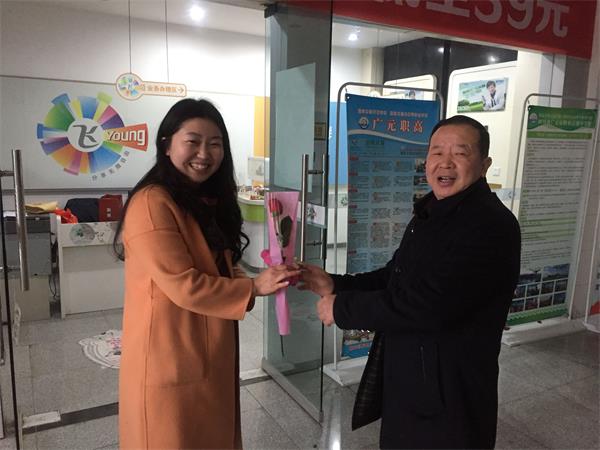 广元职高开展三八妇女节系列庆祝活动