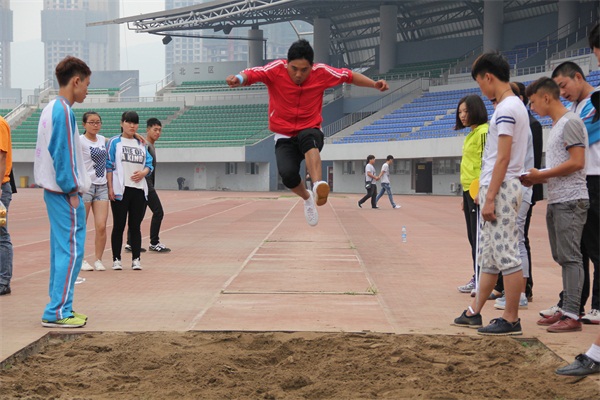 跳远.JPG