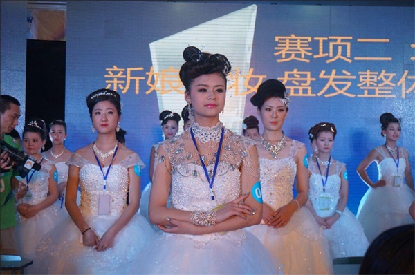 职高学子显身手   技能大赛展成绩