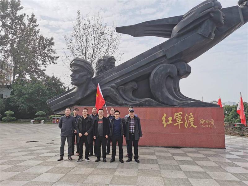 第三支部强化党员的党性教育和理想信念教育