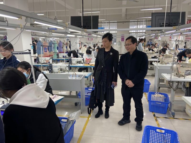 成都纺专服装学院院长一行莅临广元职高开展推进技能人才高质量发展交流会
