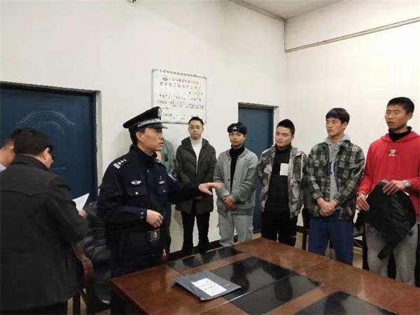 民警进校园  合力保安全
