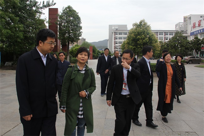 参观校园.jpg