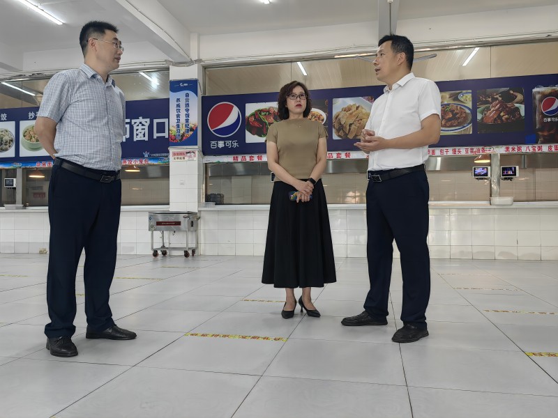 杨元一行莅临广元职高检查秋季开学工作