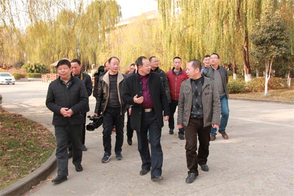 苍溪职高一行到我校交流考察
