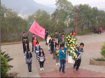 市职高青年志愿者清明祭奠红军先烈