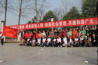 市职高青年志愿者服务他人，乐于自己